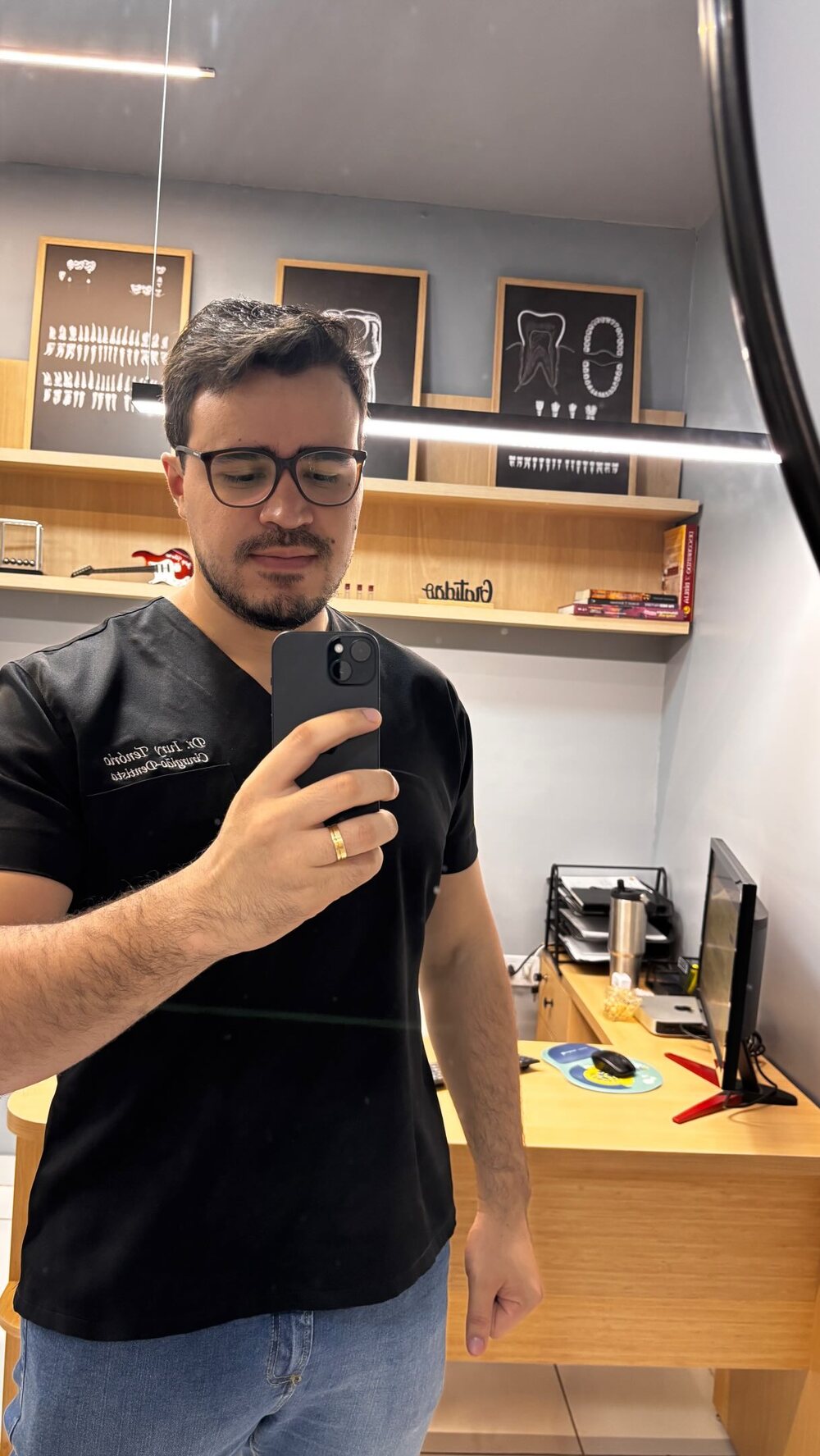 Dr. Iury no consultório